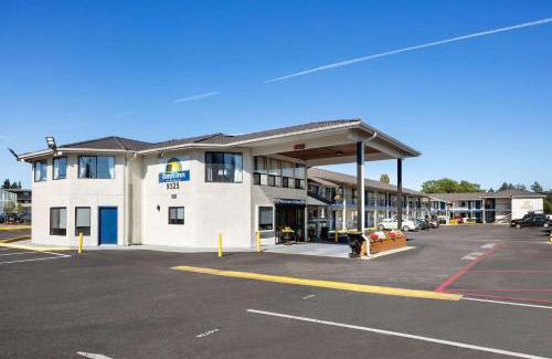 Monta Vista Hotel | Days Inn by Wyndham Lakewood South Tacoma