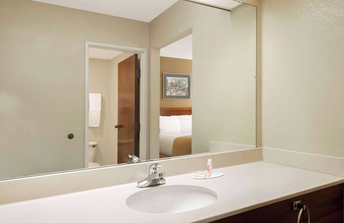 Norton Hotel | Days Inn by Wyndham Norton