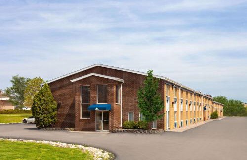 Cherry Valley Hotel | Days Inn by Wyndham Rockford I-90 Casino District