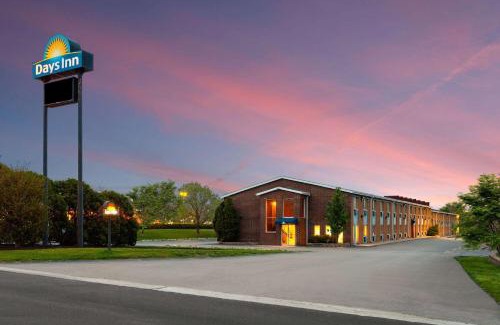 Cherry Valley Hotel | Days Inn by Wyndham Rockford I-90 Casino District