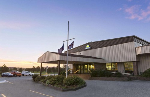 Downtown Hotel | Days Inn by Wyndham Stephenville
