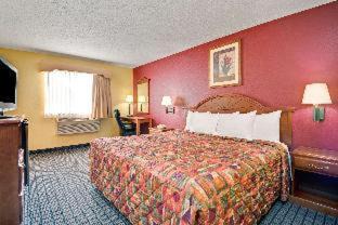 Torrington Hotel | Days Inn by Wyndham Torrington