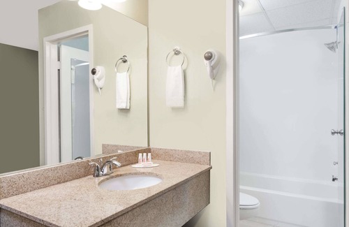 Windsor Locks Hotel | Days Inn by Wyndham Windsor Locks/Bradley Intl Airport
