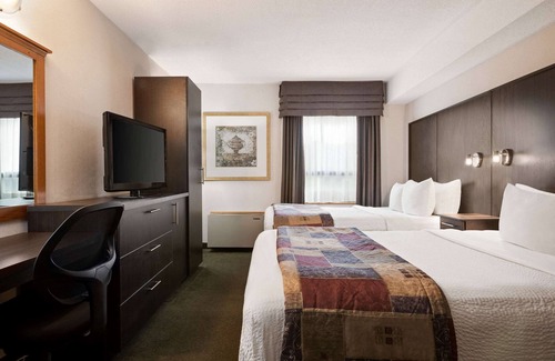 Renfrew Hotel | Days Inn & Conference Centre by Wyndham Renfrew