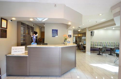 Victory Hills Hotel | Days Inn & Suites by Wyndham Airport Albuquerque