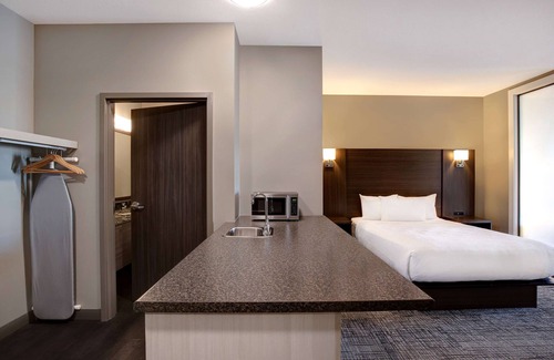 Warman Hotel | Days Inn & Suites by Wyndham Warman