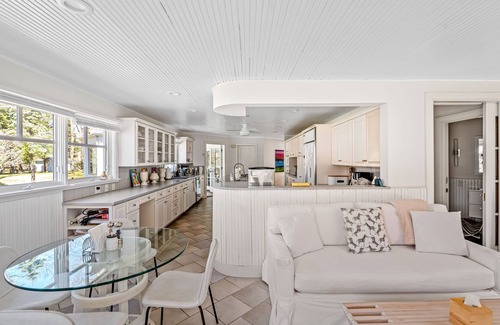Remsenburg House | Dazzling 2-acre estate with Carriage House, pool, hot tub & pickleball/tennis