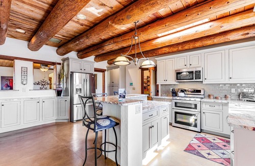 Tucson House | Dazzling mountain-view home with pool, office & Starlink internet - dog-friendly