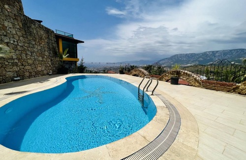 Kargicak Villa | Dazzling Villa with Private Pool in Alanya