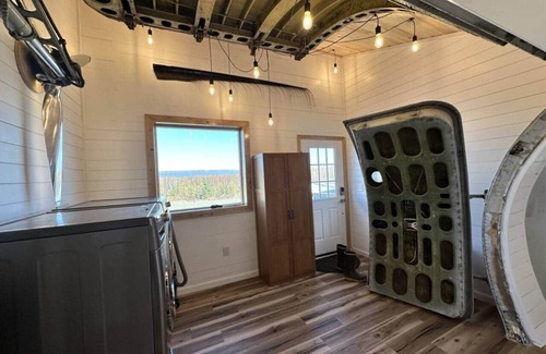 Big Lake House | DC-6 Vintage Airplane House