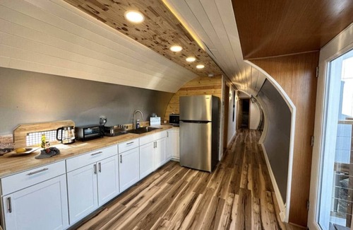 Big Lake House | DC-6 Vintage Airplane House
