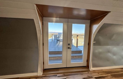 Big Lake House | DC-6 Vintage Airplane House