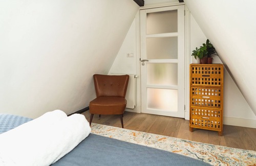 Grachtengordel-West Bed & Breakfast | De achterkamer - Tiny and cosy attic