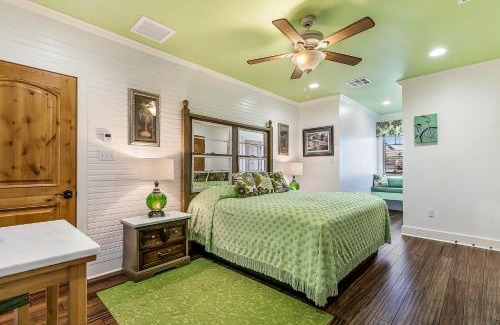 Mandeville Bed & Breakfast | de la Bleau B&B