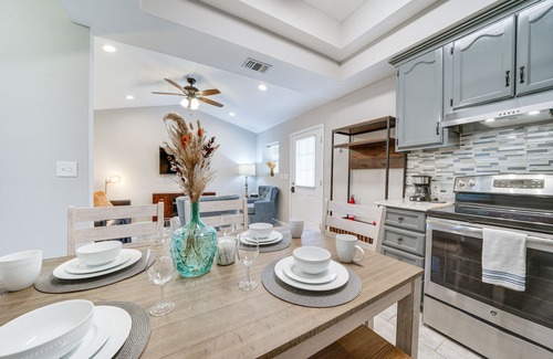 De Queen Apartment | De Queen Apartment w/Deck: Hunt, Fish & Explore!