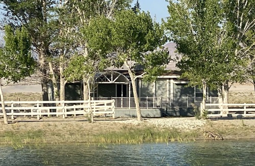 Olancha Cabin | Death Valley Passageway Lakeside Cabin A at Lake Olancha