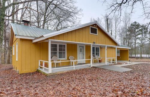 Cisco House | Deck and 2-Acre Yard Quiet Getaway in Crandall!
