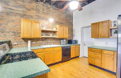 Hannibal Apartment | Deck + River View: Loft in Downtown Hannibal