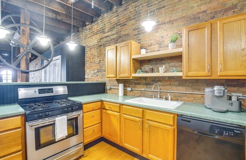 Hannibal Apartment | Deck + River View: Loft in Downtown Hannibal