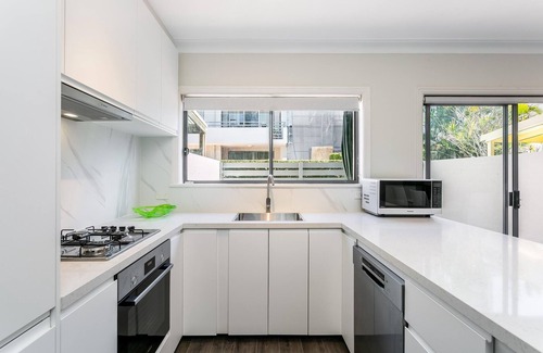 Dee Why House | Dee Why - DY008 - Clyde Rd - Renovated 3BR Townhouse with Courtyards Double Garage Near Dee Why Beach