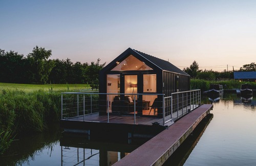 Huxley Apartment | Deep in the Cheshire countryside, with only the bulrushes and birds for company, is this incredible