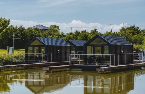 Huxley Apartment | Deep in the Cheshire countryside, with only the bulrushes and birds for company, is this incredible