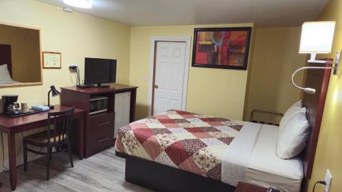 Laurentian Hills Hotel | Deep River Motel