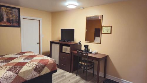 Laurentian Hills Hotel | Deep River Motel