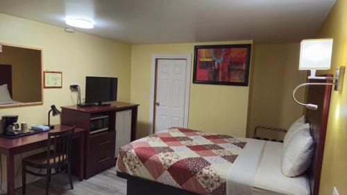 Laurentian Hills Hotel | Deep River Motel