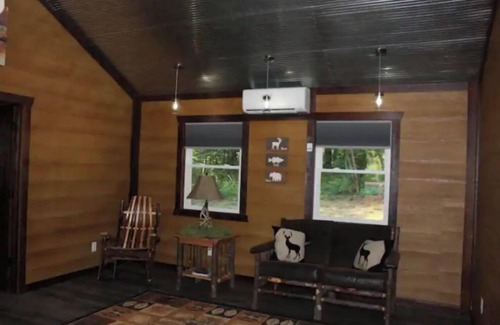 Peebles Cabin | Deer Lodge (Secluded in Amish Country and peaceful)