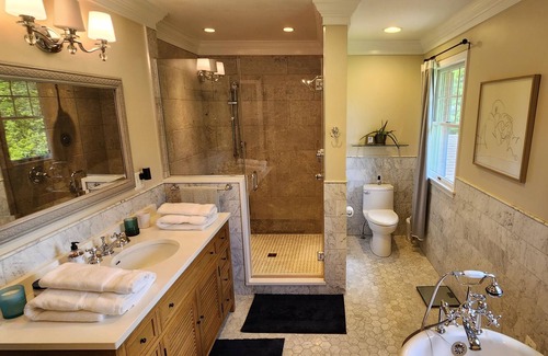 Carrolltowne Cottage | Deer Park Retreat