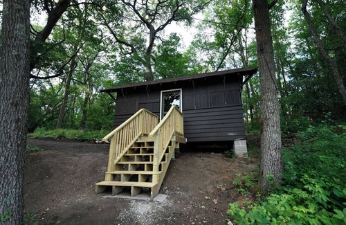 East Troy Cabin | Deer Run - Antique Scout Cabin Suite