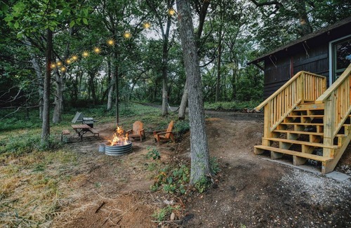 East Troy Cabin | Deer Run - Antique Scout Cabin Suite