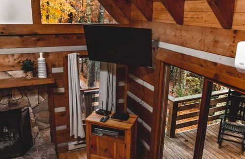 Purlear Cabin | Deer Run Cabin | Hot Tub