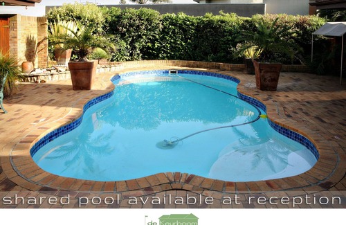Trawal House | DeKeurboom Guesthouses. (Blue Cottage)