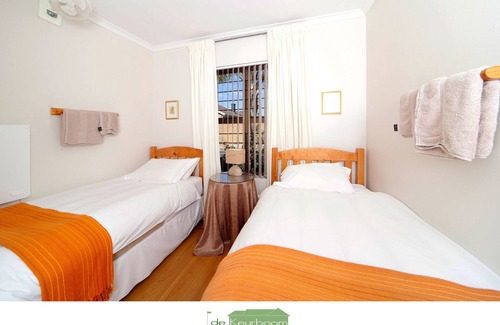 Trawal House | DeKeurboom Guesthouses. (Blue Cottage)