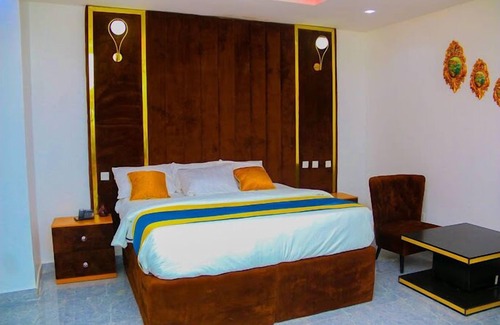 Awka Hotel | DEKINGS LUXURY AND SUITES