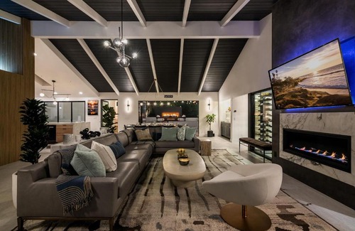 Del Mar Heights House | Del Mar Elegant Haven with Mountain Vistas