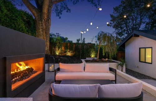 Del Mar Heights House | Del Mar Elegant Haven with Mountain Vistas