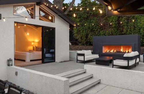 Del Mar Heights House | Del Mar Elegant Haven with Mountain Vistas