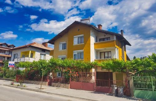 Ognyanovo House | Delieva House