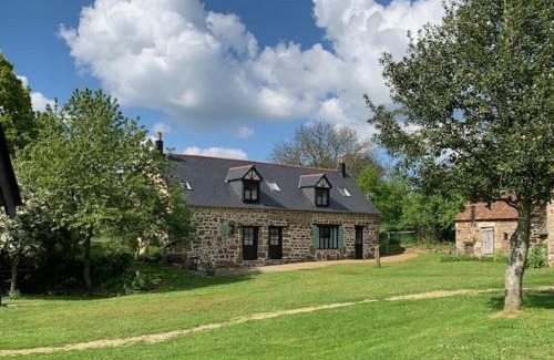 Ambrieres-les-Vallees House | Delightful 1-Bed Cottage in Ceauce