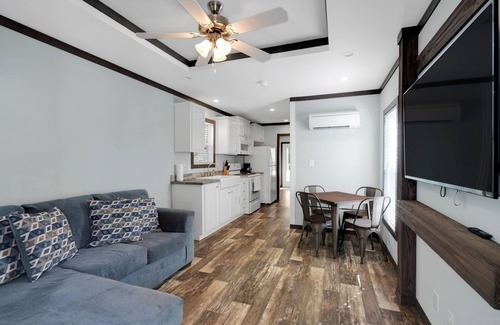 Jamestown Cabin | Delightful 1-Bedroom Tiny Home 1/2 Mile from Marina and Boat Ramp #407!