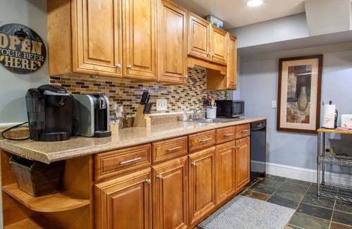 Near Northeast Apartment | Delightful 1-BR Accommodations/Nearby METRO