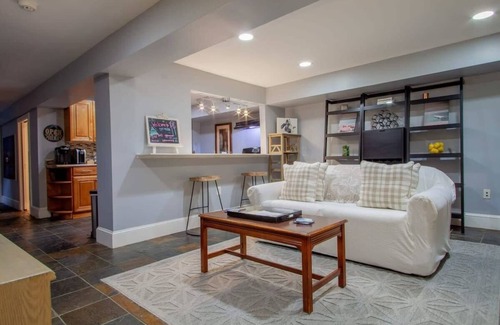 Near Northeast Apartment | Delightful 1-BR Accommodations/Nearby METRO