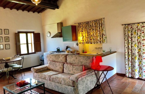 Ville di Corsano Apartment | Delightful 2-bedroom apartment in the iconic Tuscan countryside