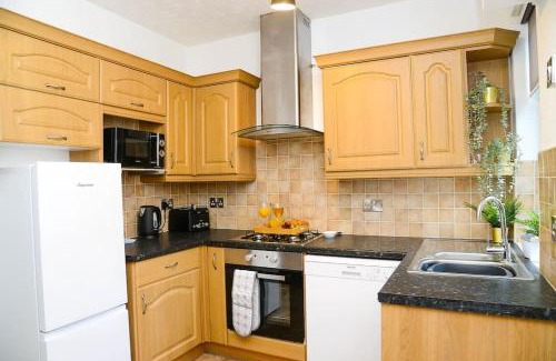 Barnsley Apartment | Delightful 2 bed town centre house, sleeps 4