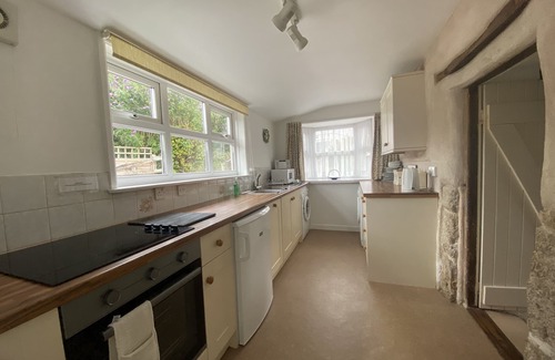 Crowlas Cottage | Delightful 300 year old cottage in quiet country lane