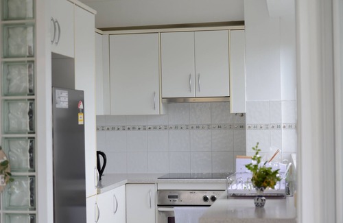 McMahons Point Apartment | Delightful apartment with breathtaking Sydney Harbour views.