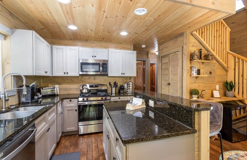 Beech Mountain Cabin | Delightful Cabin near Ski Slopes